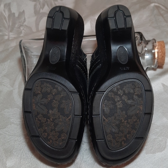 Söfft Black Leather Clogs - Picture 6 of 9